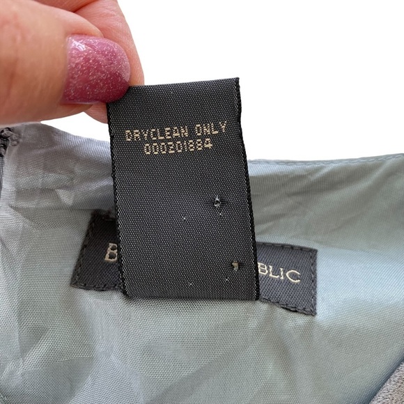 Banana Republic sleeveless midi dress with v-neckline, silk & wool blend - Picture 10 of 10